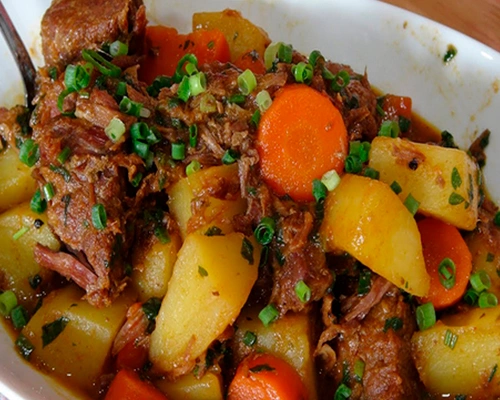 Marmitex Picadinho com Cenoura e Batata